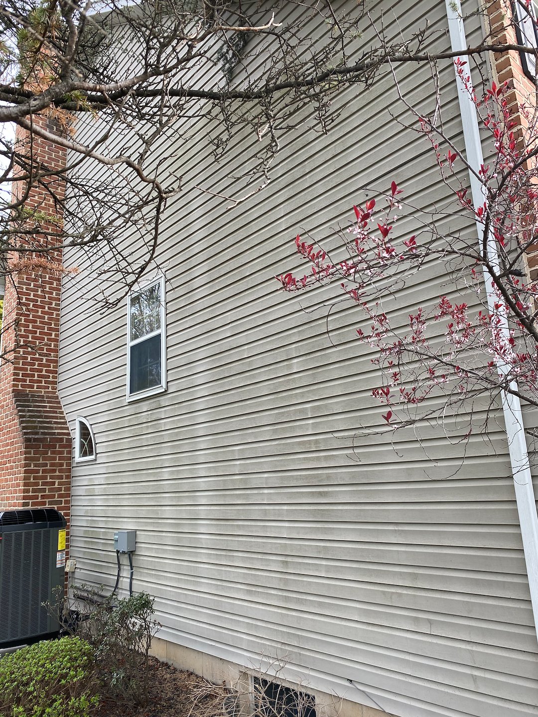 Bethlehem, PA House Washing Pros Restore Vinyl Siding