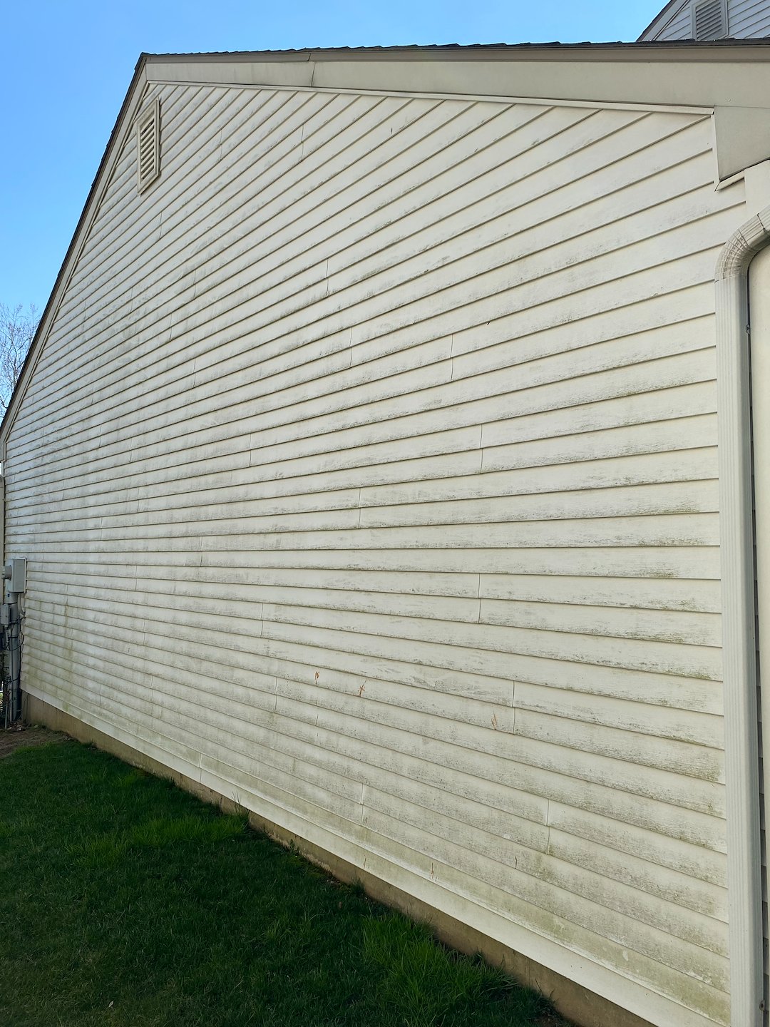 Expert House Washing in Easton, PA: Vinyl Siding Mildew Removal by Water Brothers