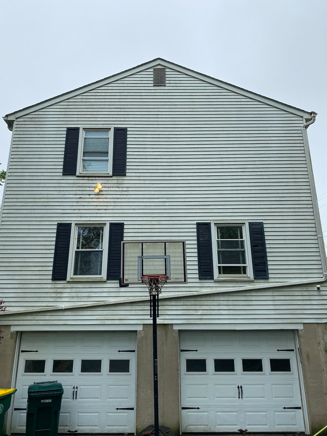 House washing - Soft washing an oxidized aluminum siding home in Easton PA