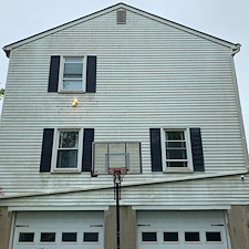 House-washing-Soft-washing-an-oxidized-aluminum-siding-home-in-Easton-PA 4